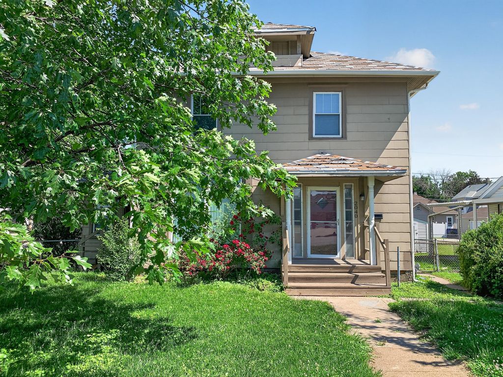 2040 AVENUE A, Council Bluffs, IA 51501