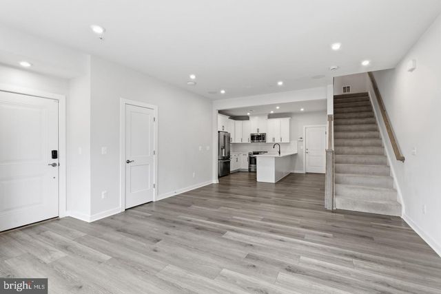 43728 TRANSIT SQ, Ashburn, VA 20147