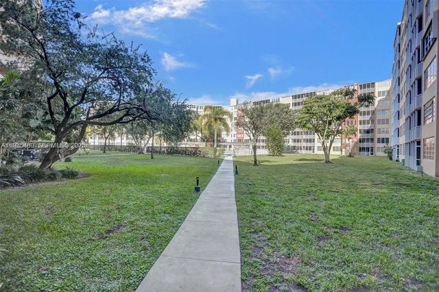 1750 NE 191st St 125-4, Miami, FL 33179