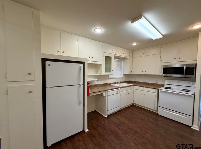 2916 Crestview Ave, Tyler, TX 75701