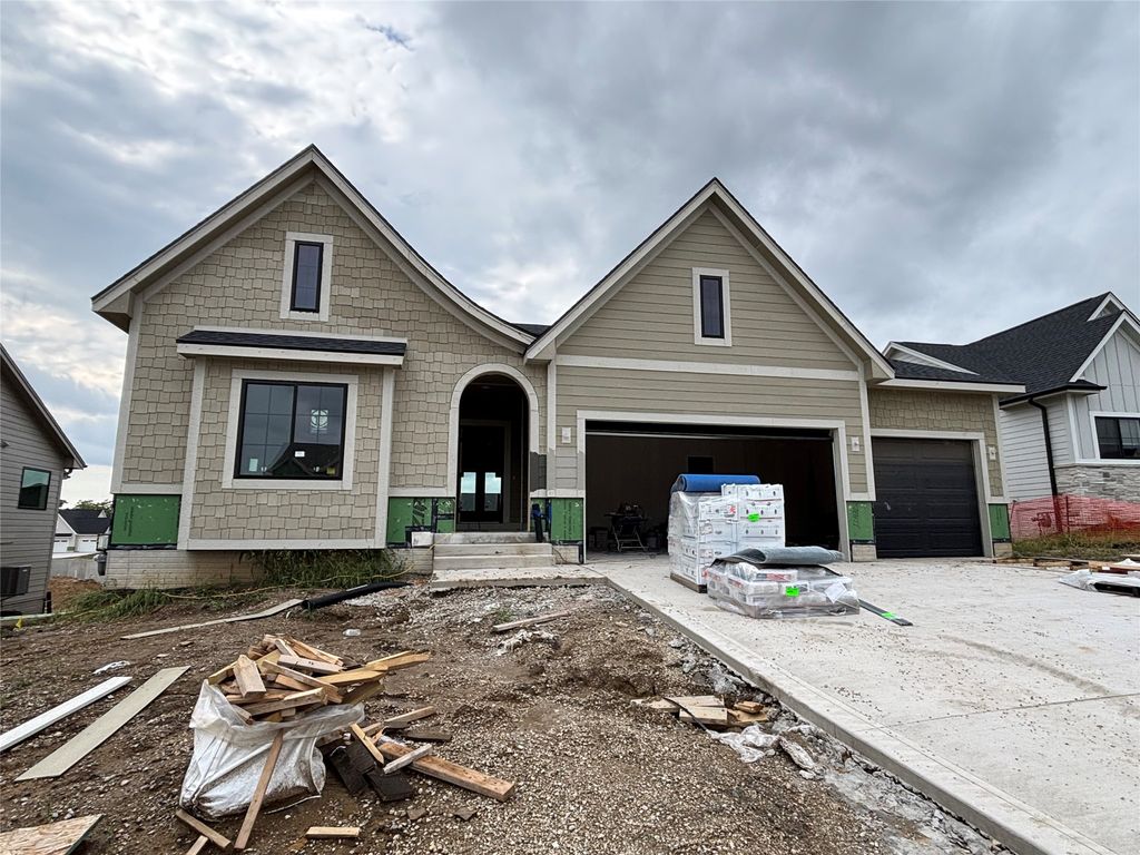 1387 S Lotus Place, West Des Moines, IA 50266