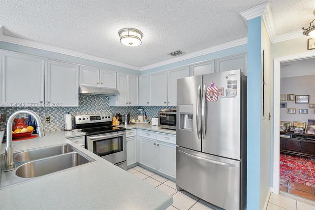 14515 SW 139th Ave Circle E, Miami, FL 33186