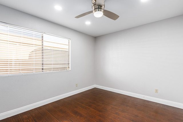 5713 W Gelding Drive, Glendale, AZ 85306