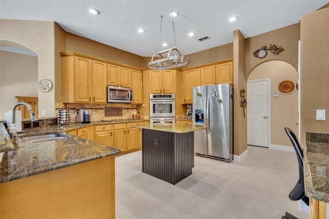 2518 EMERALD TREE LANE, Apopka, FL 32712
