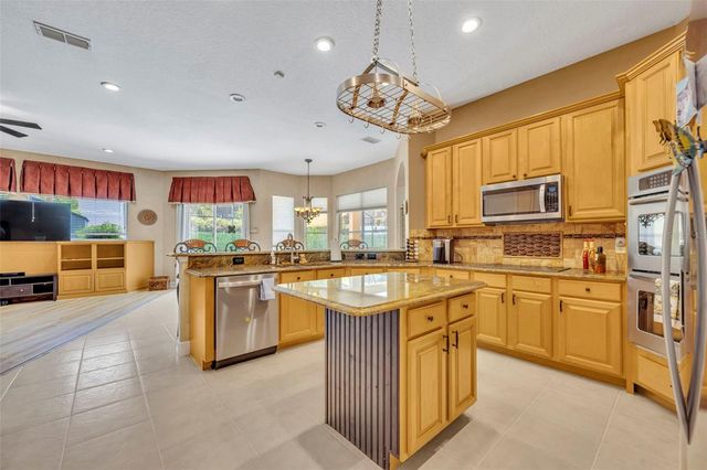 2518 EMERALD TREE LANE, Apopka, FL 32712