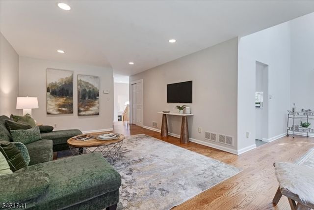 25 Knutsen Dr, West Orange Twp., NJ 07052