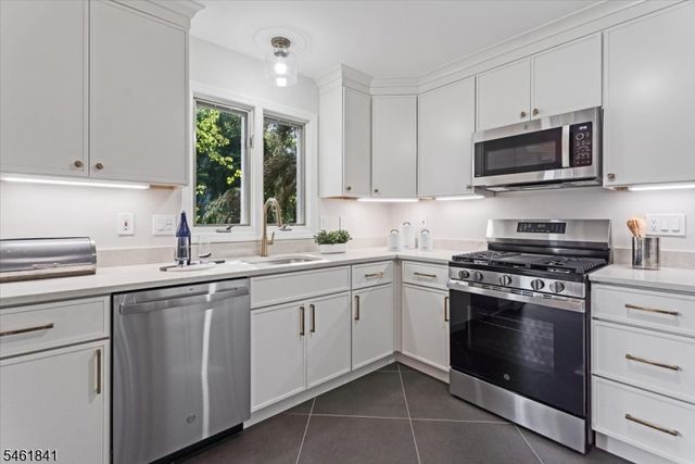 25 Knutsen Dr, West Orange Twp., NJ 07052