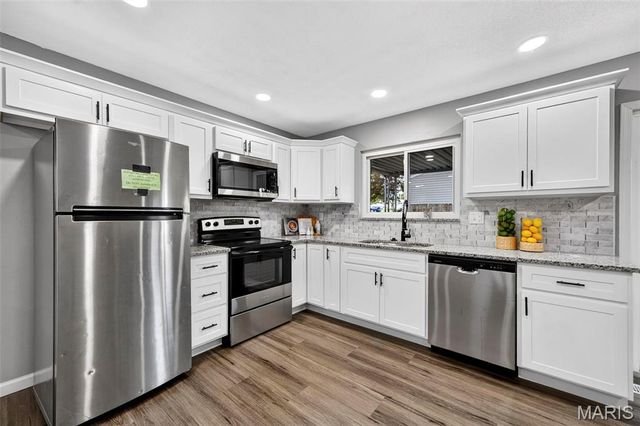 11837 Brookmont Drive, Maryland Heights, MO 63043