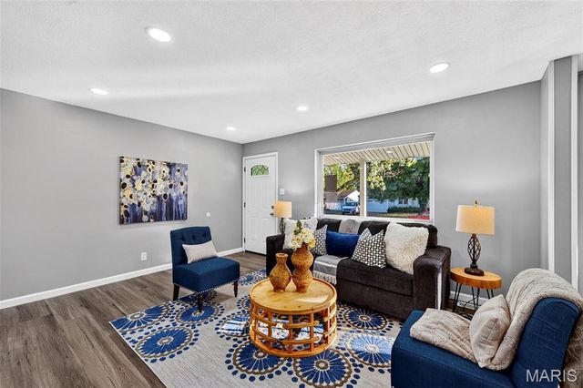 11837 Brookmont Drive, Maryland Heights, MO 63043