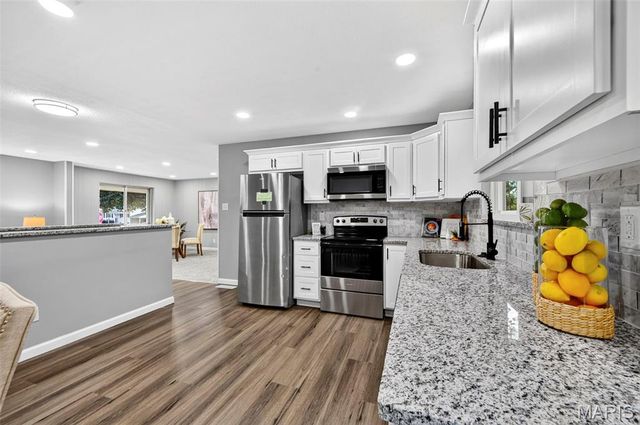 11837 Brookmont Drive, Maryland Heights, MO 63043
