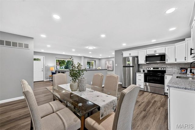 11837 Brookmont Drive, Maryland Heights, MO 63043