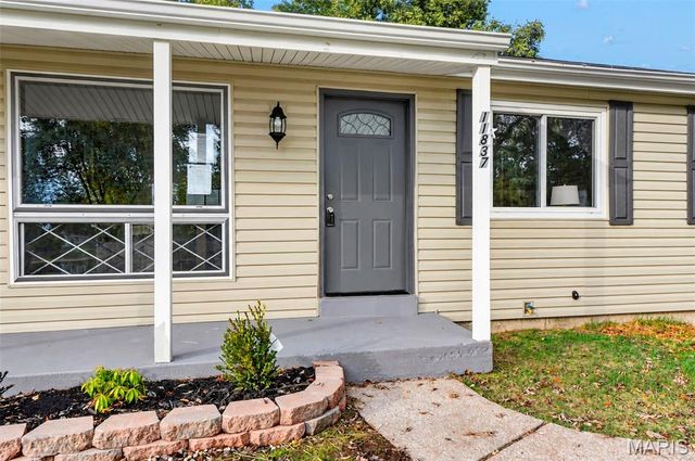 11837 Brookmont Drive, Maryland Heights, MO 63043