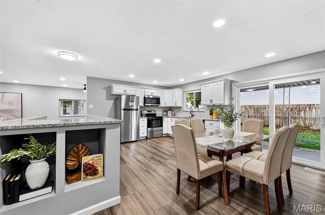 11837 Brookmont Drive, Maryland Heights, MO 63043