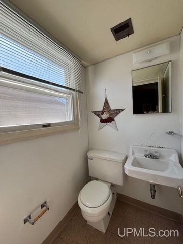 105 Constellation Avenue, Gwinn, MI 49841