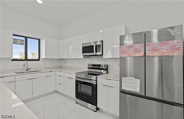3927 NW 40th TER, Cape Coral, FL 33993