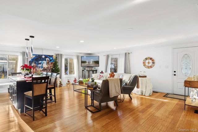 525 Riverleigh Avenue 45, Riverhead, NY 11901