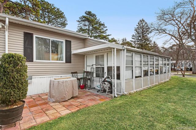 525 Riverleigh Avenue 45, Riverhead, NY 11901