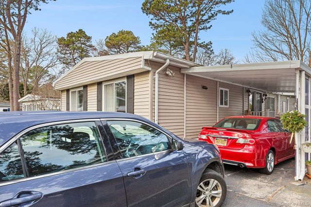 525 Riverleigh Avenue 45, Riverhead, NY 11901