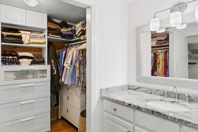 525 Riverleigh Avenue 45, Riverhead, NY 11901