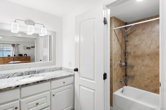 525 Riverleigh Avenue 45, Riverhead, NY 11901