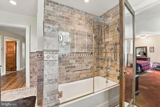 6500 N 6TH ST, Philadelphia, PA 19126