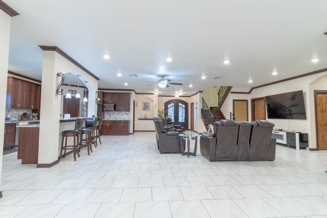 319 Lonesome Dove DR, Cedar Creek, TX 78612