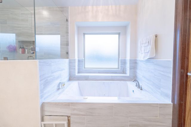 319 Lonesome Dove DR, Cedar Creek, TX 78612