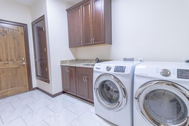 319 Lonesome Dove DR, Cedar Creek, TX 78612