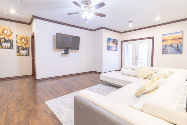 319 Lonesome Dove DR, Cedar Creek, TX 78612