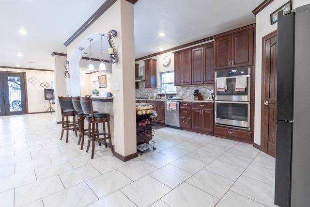 319 Lonesome Dove DR, Cedar Creek, TX 78612