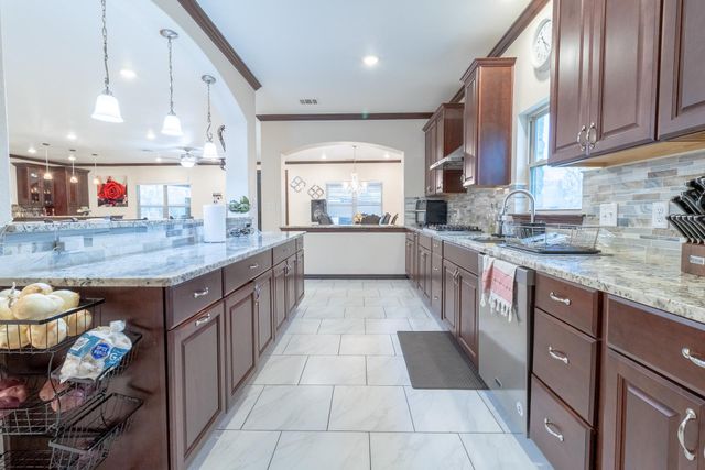 319 Lonesome Dove DR, Cedar Creek, TX 78612