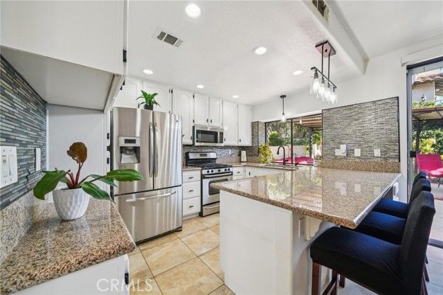 1591 San Fernando Dr, Corona, CA 92882