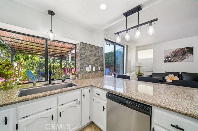 1591 San Fernando Dr, Corona, CA 92882