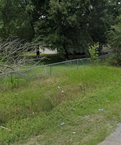 1033 Reverend B J Lewis Dr, Houston, TX 77088