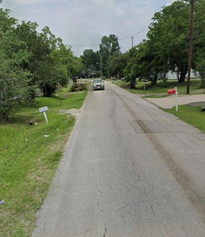 1033 Reverend B J Lewis Dr, Houston, TX 77088