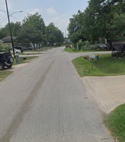 1033 Reverend B J Lewis Dr, Houston, TX 77088