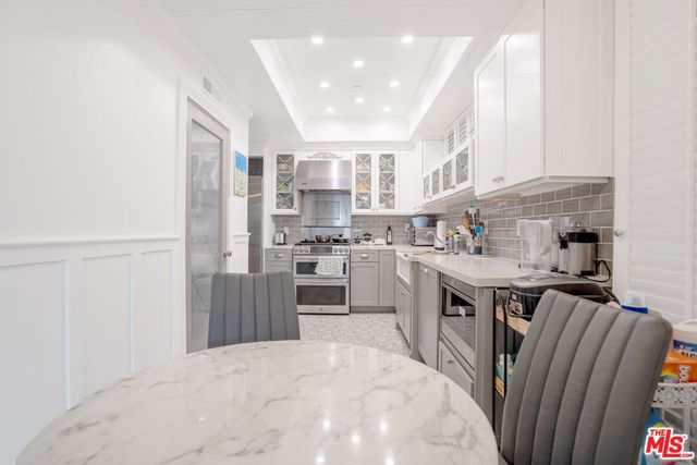 125 N Gale Drive 205, Beverly Hills, CA 90211