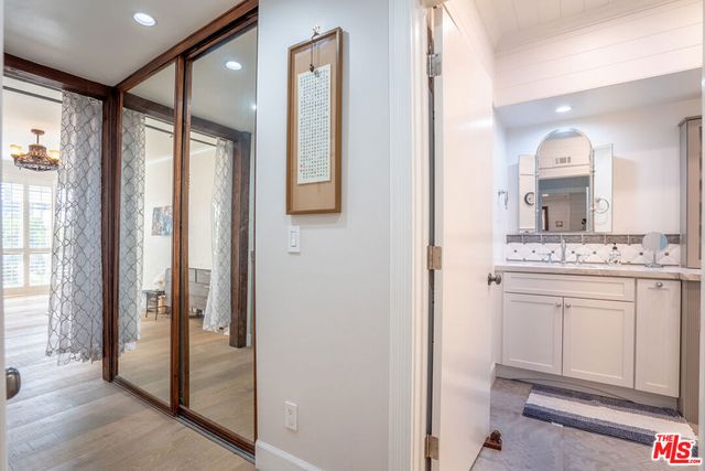 125 N Gale Drive 205, Beverly Hills, CA 90211