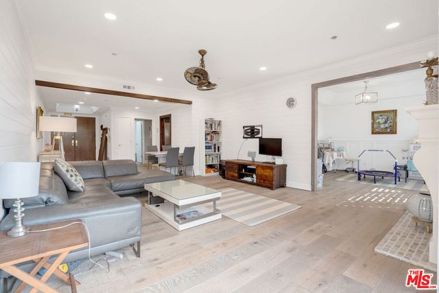 125 N Gale Drive 205, Beverly Hills, CA 90211