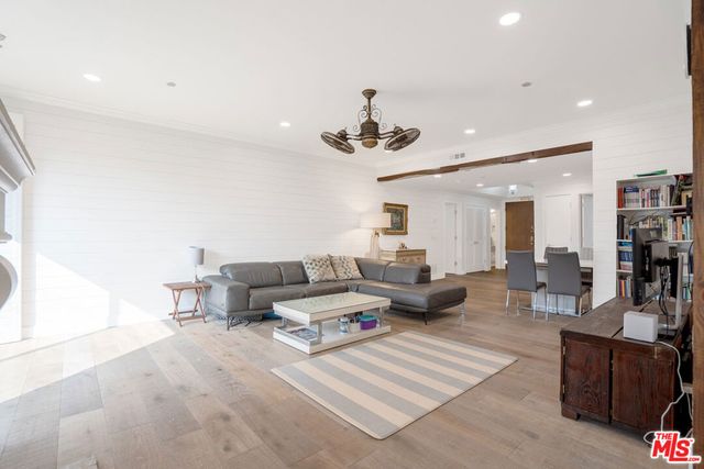 125 N Gale Drive 205, Beverly Hills, CA 90211