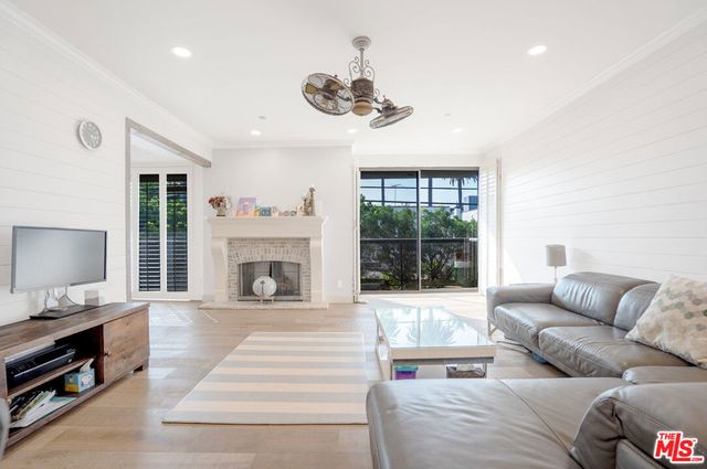 125 N Gale Drive 205, Beverly Hills, CA 90211
