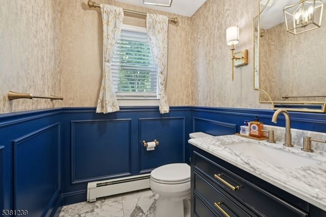 22 Condit Ct, Roseland Boro, NJ 07068