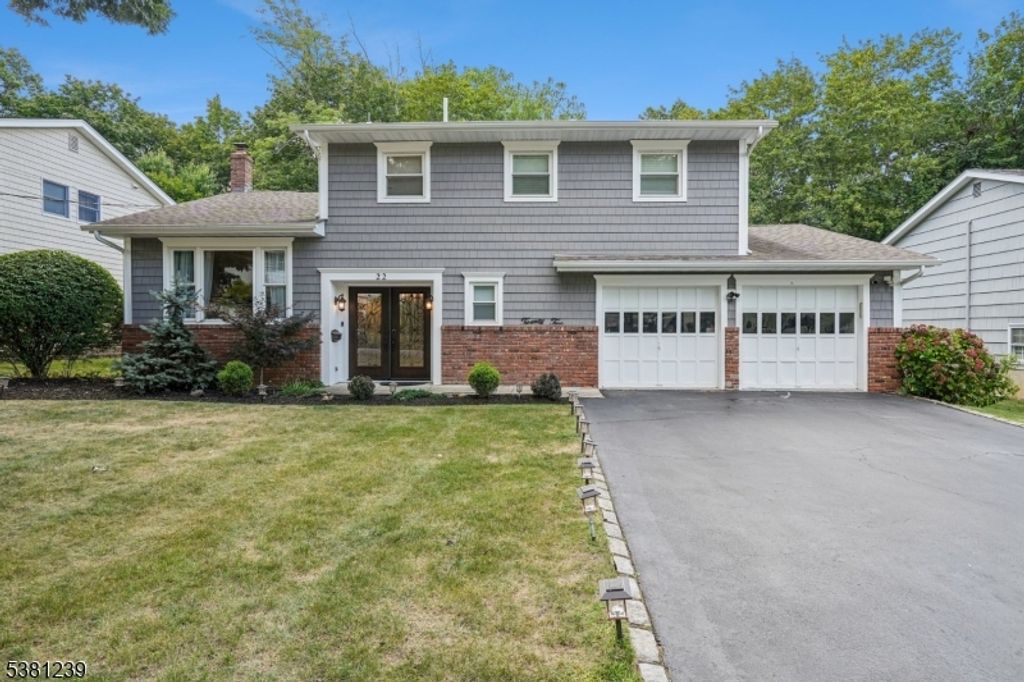 22 Condit Ct, Roseland Boro, NJ 07068