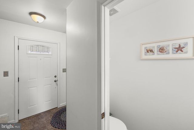 2904 VILLAGE SQUARE DR, Dover, PA 17315