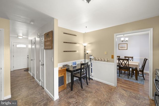 2904 VILLAGE SQUARE DR, Dover, PA 17315