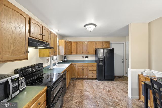 2904 VILLAGE SQUARE DR, Dover, PA 17315