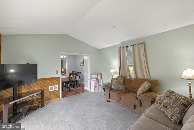 2904 VILLAGE SQUARE DR, Dover, PA 17315