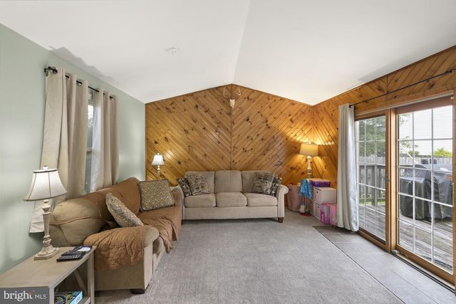 2904 VILLAGE SQUARE DR, Dover, PA 17315