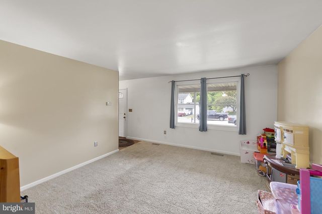 2904 VILLAGE SQUARE DR, Dover, PA 17315