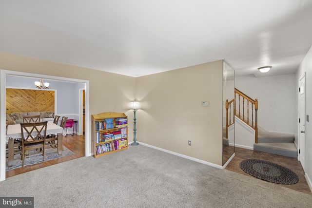 2904 VILLAGE SQUARE DR, Dover, PA 17315